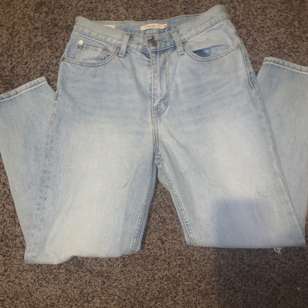Levi’s mom jeans